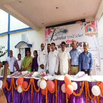 -Kanha World School